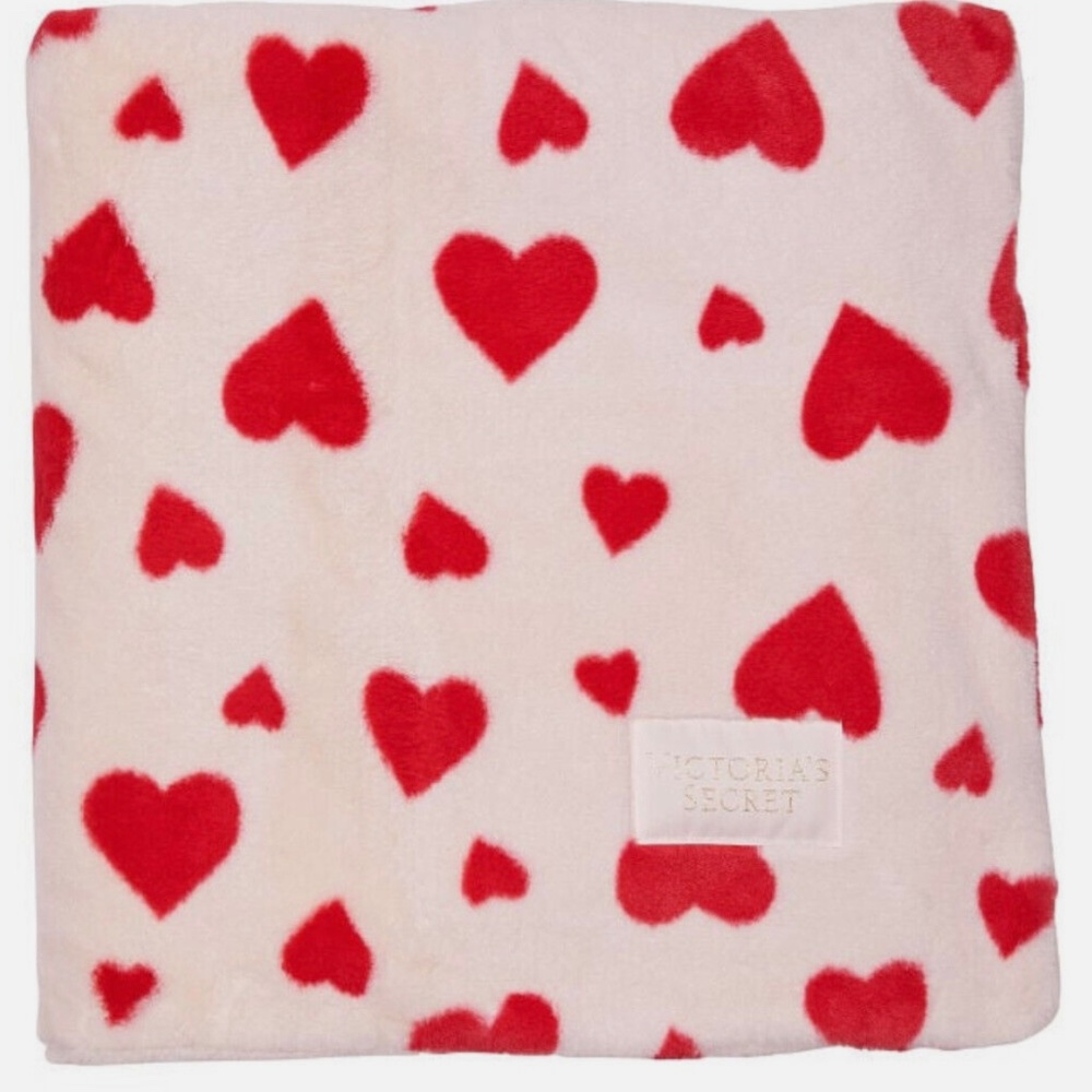 NWT VS Faux Fur HEART Throw Blanket Victorias Secret